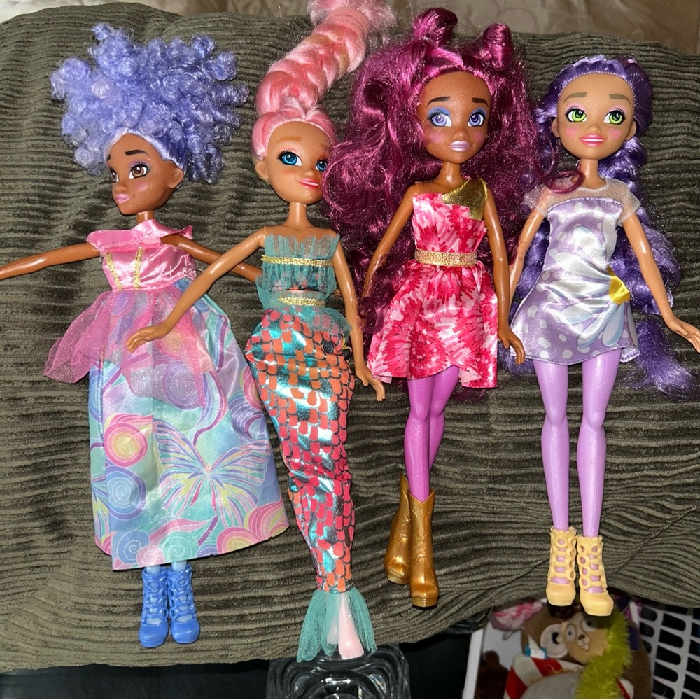 Hairmazing Fantasy Fashion Dolls 4-pack 2021 used 11.5" diverse skin tones hair